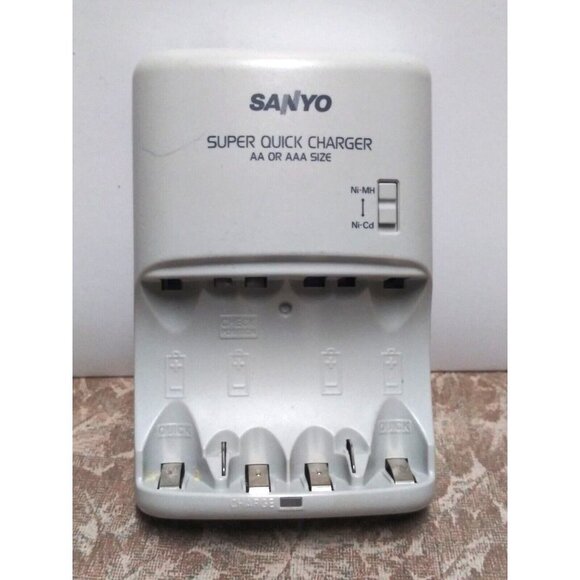 Sanyo NC-MQH01U gray Ni-MH/Ni-CD Super Quick Battery Charger For AA or AAA Size - Picture 1 of 9